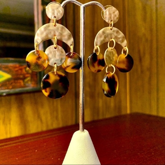 Abstract Hammered Metal Celluloid Acetate Tortoise Link Dangle Earrings - Picture 2 of 6